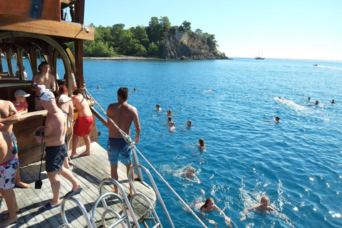 Antalya: Excursión en barco por la playa y las cascadas con almuerzo y refrescos