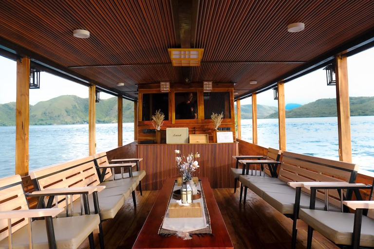 Labuan Bajo: Sea Trip on Kimochi Wooden Boat With Photo Full-Day Tour with Documentation