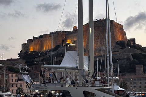 Bonifacio: the Lavezzi Islands aboard an electric sailing catamaran