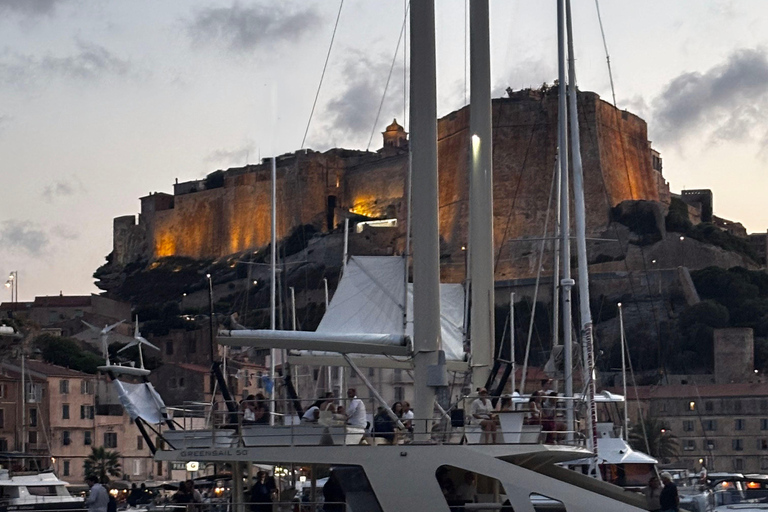 Bonifacio: the Lavezzi Islands aboard an electric sailing catamaran
