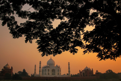 Desde Delhi: Excursión a Tajmahal en Gatimaan Express Todo IncluidoBilletes de tren, transporte y servicio de guías