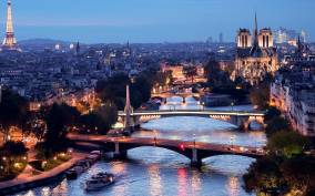 Paris: Sunset Aperitif Cruise on the Seine River with Music
