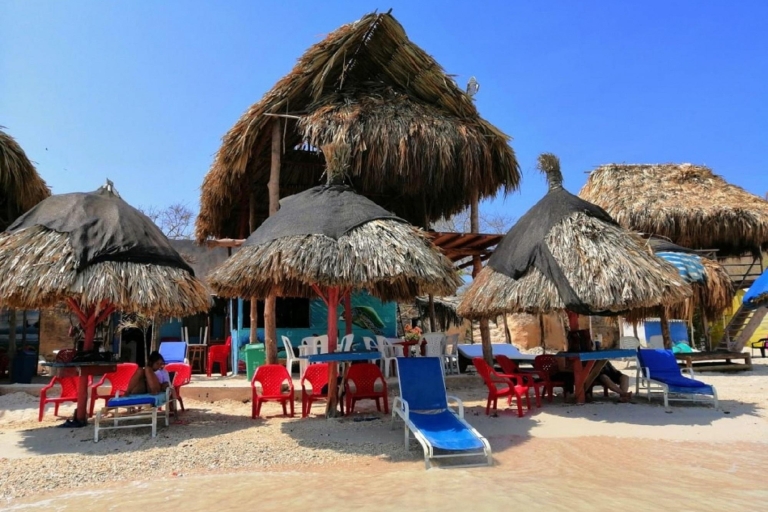 Punta Arena : Passez la journée sur l'île avec l'apéritif et la plage