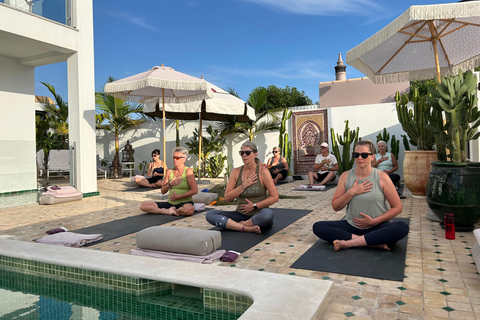 ALBUFEIRA: lezione di yoga in una cupola o sulla spiaggia