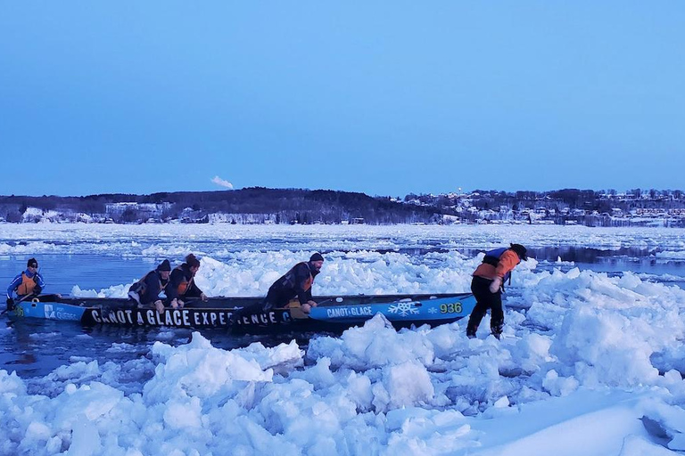 Ciudad de Quebec: Experiencia en canoa de hielo al atardecer con saunaPiragua sobre hielo al atardecer con chocolate caliente y sauna