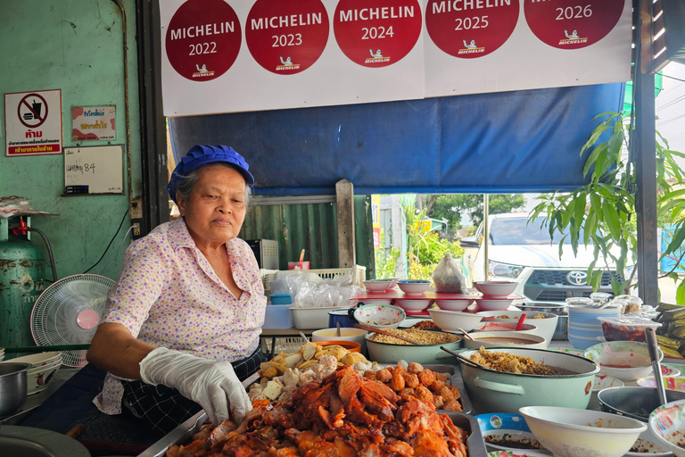 Ayutthaya: Woks and Wats Food Tour with 14+ Tastings