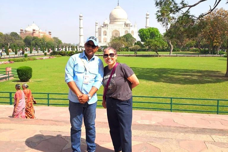 Agra: Taj Mahal & Agra Fort Guided Skip-the-Line Tour Taj Mahal Guided Tour (Tickets Not Included)