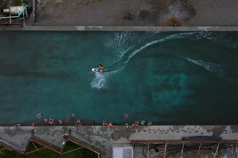 Från Isafjordur: Wakeboardupplevelse vid geotermisk pool