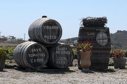 Santorini: 5-Hour Foodie and Drinks Tour with Local Guide