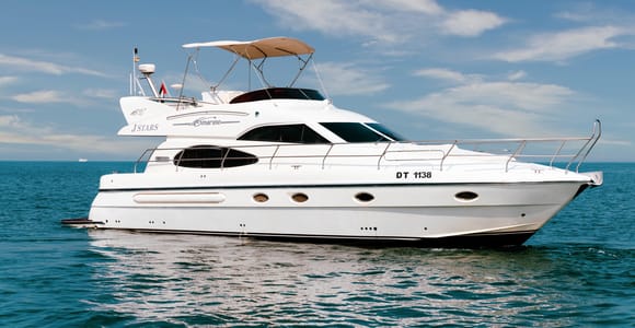 Dubai: Private Luxury Yacht Tour on a 50-Foot Yacht