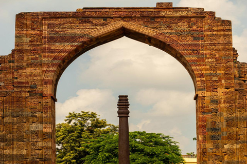 Visite privée du Qutub Minar en voiture avec coupe-fileVisite privée du Qutub Minar en voiture