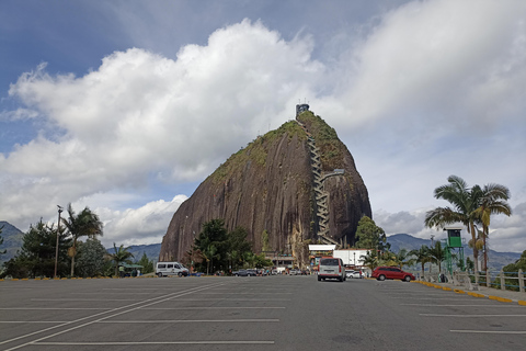 GUATAPÉ : VISITE PRIVÉE 8 PX EL PEÑOL, GUATAPE, BATEAU ET DÉJEUNER DANS LA CUISINE OC