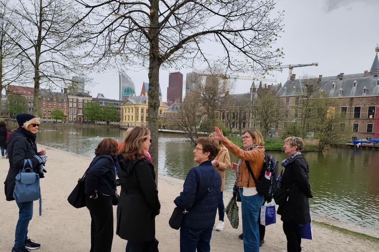 The Hague & Delft: Art, Royals & Delft Blue Private Day Tour Italian speaking guide.