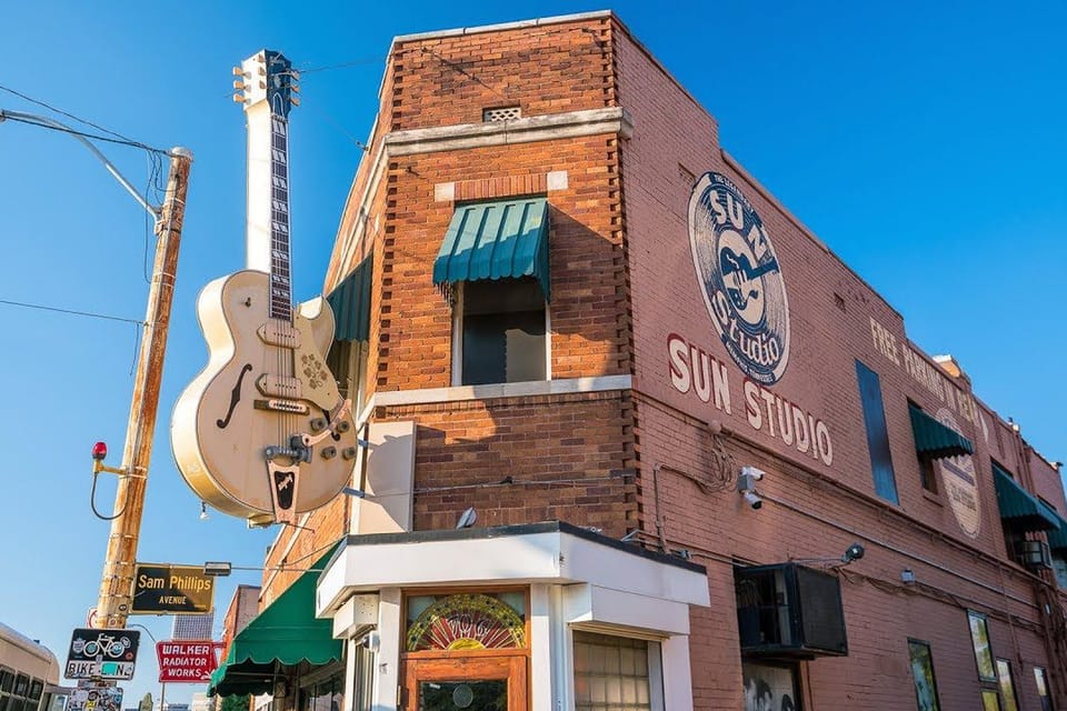 Guided Memphis City Tour with Riverboat Cruise along Mississippi River