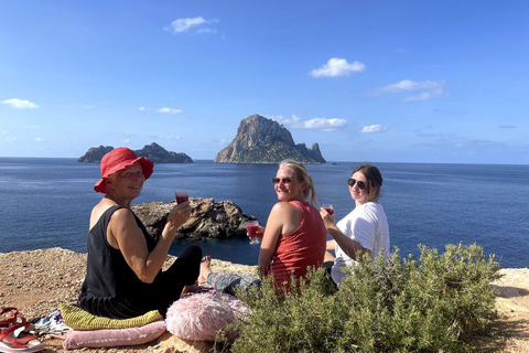 Aventura de Yoga Privada en Es VedraYoga en Ibiza: Experiencia privada de yoga mágico en Es Vedra