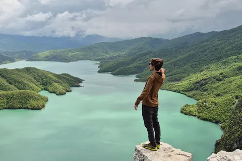 Von Tirana aus: Bovilla See & Kruje Wandern/Stadtschloss Tour