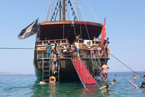 Kusadasi: Passeio de barco pelo Mar Egeu com almoço