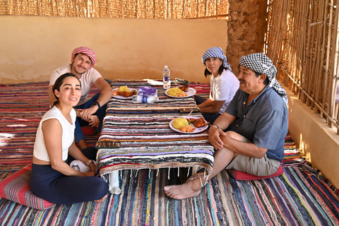 Dal Cairo: Safari nel deserto, giro in cammello, lago magico e pranzoTour condiviso in tedesco con pranzo