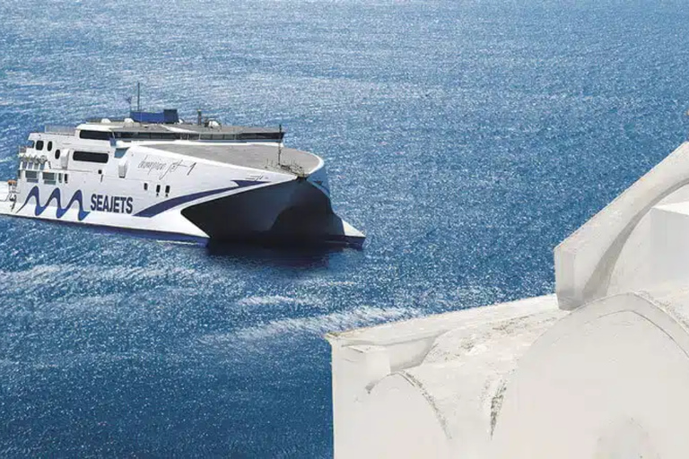 Santorini: High-Speed Ferry Between Santorini and Paros Santorini → Paros (One Way)