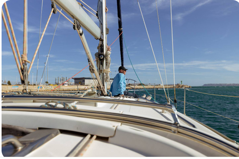 Alicante: Sailboat ride in Alicante Bay Private sailing trip in Alicante Bay