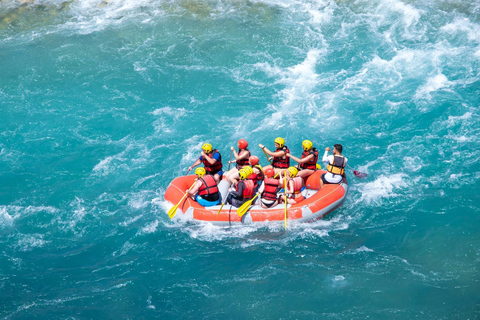 مجموعة تجمع بين التجديف وركوب العربات أو الدراجات الرباعية والانزلاق بالحبل مع الغداءمجموعة تجمع 