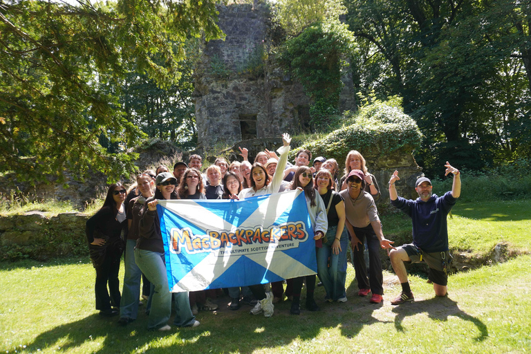 From Edinburgh: Highland Cows & Castles Day Trip