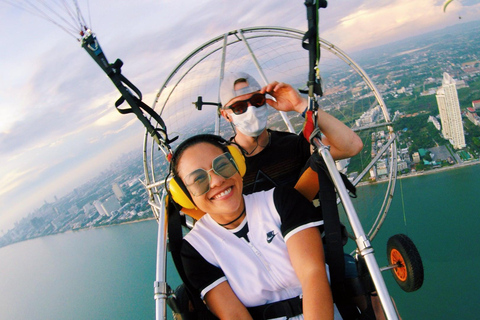 Pattaya: Volo panoramico in paramotore spiaggia + città con BFABFA Flying Club - Volo in tandem in paramotore