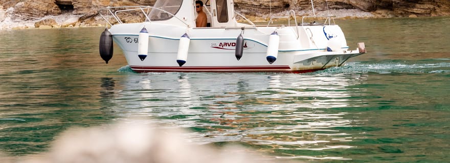 Baie de Budva : Tour en bateau avec plongée en apnée et visite touristique