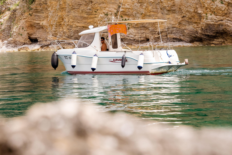 Baia di Budva: Tour in barca con snorkeling e visite turistiche