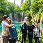 Da Zagabria: Escursione guidata di una giornata a Plitvice e Rastoke con biglietto