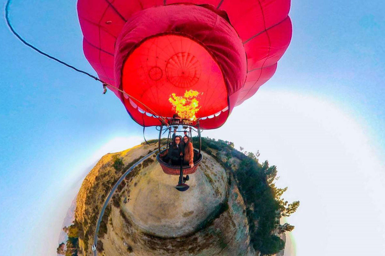Cusco: Hot-air balloon tethered flight | Picnic
