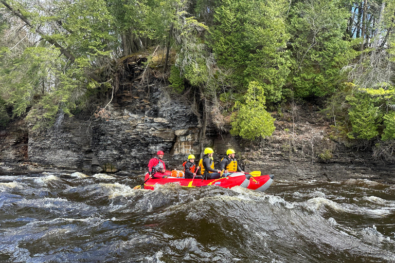 Quebec City: Guided rafting and kayaking 30 minutes from the city – Family Quebec City: Guided Rafting and Kayaking 30 Minutes from the City – Family