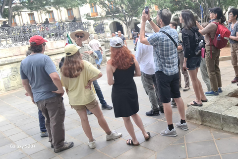 Oaxaca City: Walking tour with local product tasting