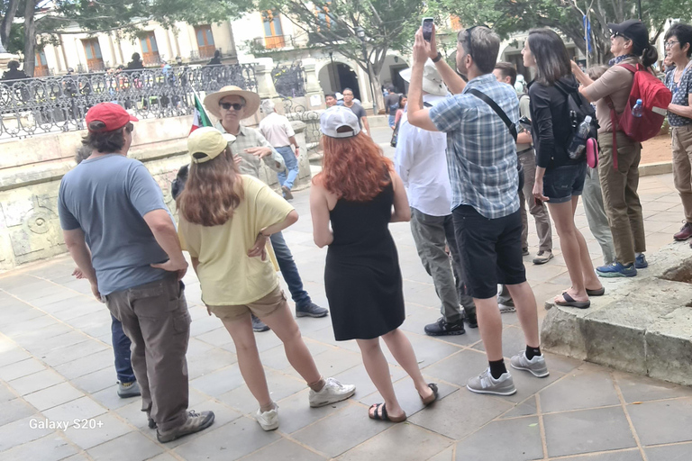 Oaxaca City: Walking tour with local product tasting