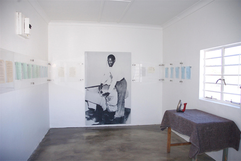 Cape Town: Robben Island Museum Ferry & Guided Tour Robben Island Museum Ferry & Guided Tour – International