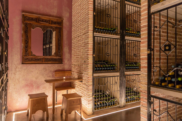 Alicante: Premium Winery: Guided tour with 6 tastings and a special gift