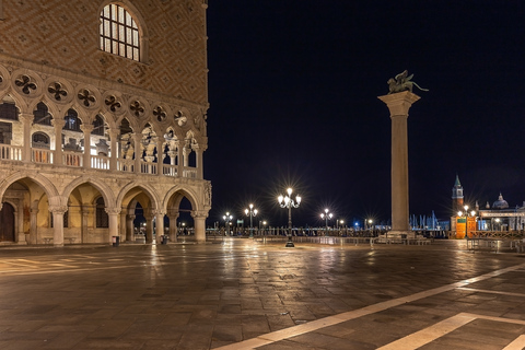 Venise : Visite nocturne de la basilique Saint-Marc et du palais des DogesVenise : basilique Saint-Marc et palais des Doges en soirée