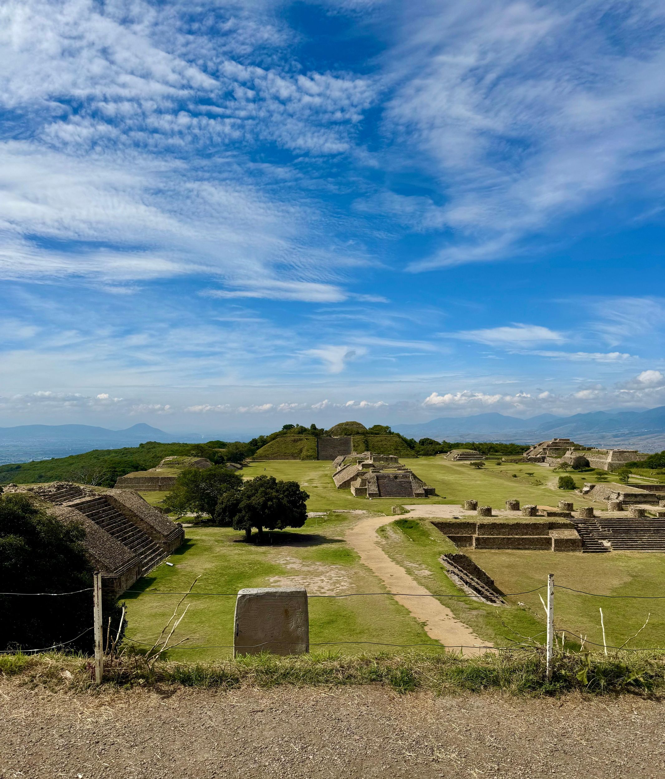 Oaxaca: Tour zu Monte Alban, Mezcal, Árbol del Tule und Wollteppichen
