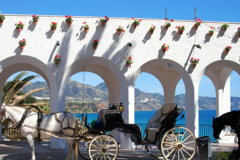 Málaga: Excursión de un día a Frigiliana y Nerja con vino y tapasDesde Benalmádena Solymar