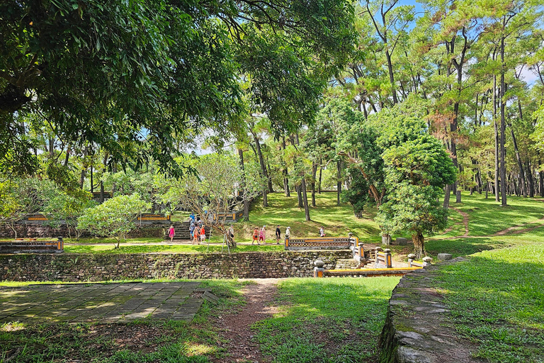 Hue city tour half day: Imperial City and Tu Duc tomb by car