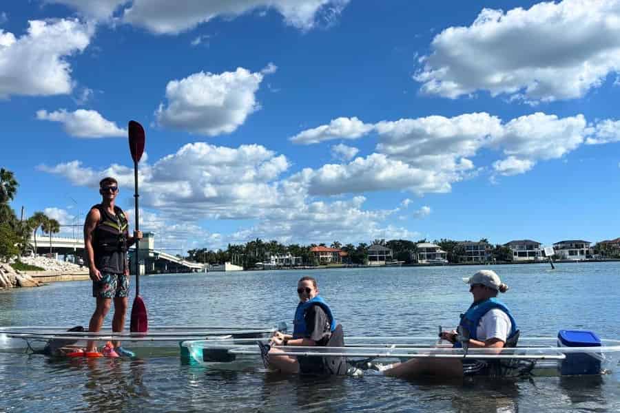 Sarasota: Öko-Tour mit transparentem Kajak durch den Mangroventunnel. Foto: GetYourGuide Sarasota: Öko-Tour mit transparentem Kajak durch den Mangroventunnel. Foto: GetYourGuide