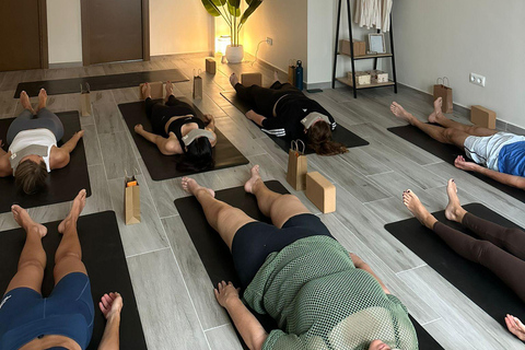Jávea: Candlelit Restorative Yoga & Meditation (In English)