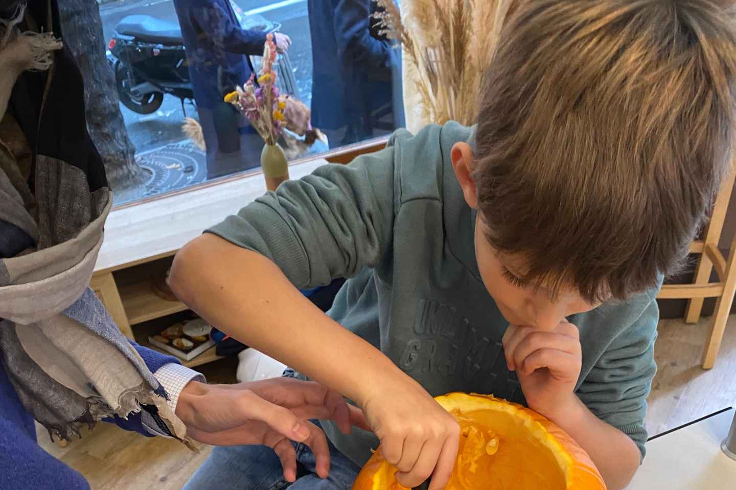 パリ：フランス菓子とパン作り体験教室