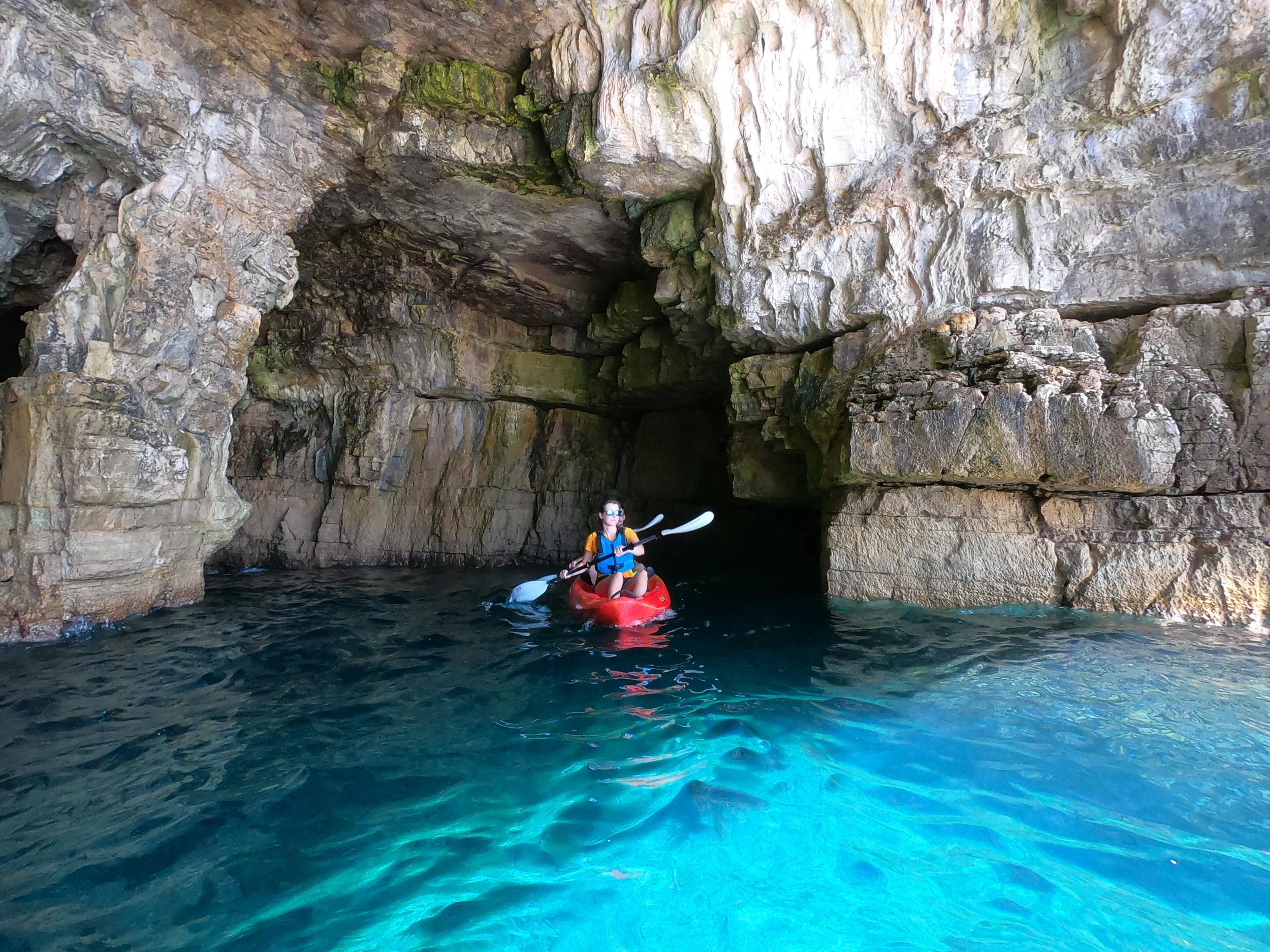 Pula: Meeresabenteuer – Boot, Kajak, Schnorcheln & Klippenspringen