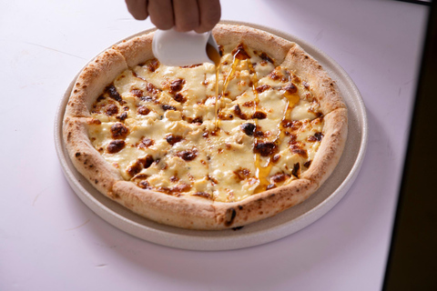 Discover a pizza experience with a flavorful Asian twist