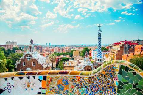 バルセロナ：ガイド付きツアーとグエル公園のスキップザラインチケット