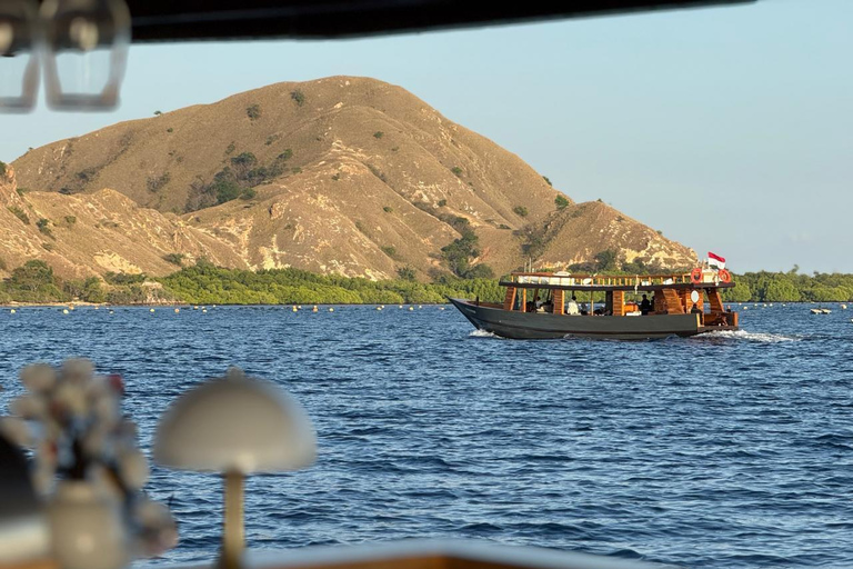 Komodo: Full-Day Sailing Trip by New Luxury Phinisi