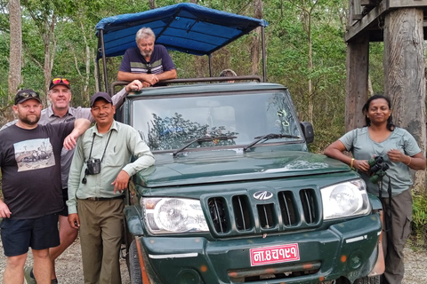 3 noites e 4 dias no Parque Nacional de Chitwan com estadia noturna na torre