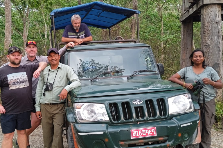 3 nachten 4 dagen Chitwan National Park met torennachtverblijf