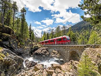 Von Mailand aus: Bernina und St. Moritz Tagestour mit dem Panoramazug